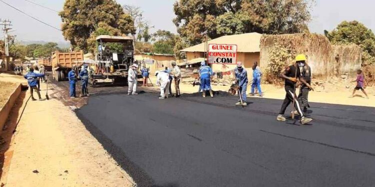 Guéckédou: LE BITUMAGE DE DE 11 KM DE VOIRIE URBAINE ENTAMÉ