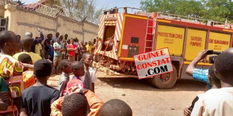 Siguiri/LIMANIYA : UNE FEMME ENCEINTE DE 9 MOIS ET UN BÉBÉ DE 4 MOIS TROUVENT LA MORT DANS UN INCENDIE.