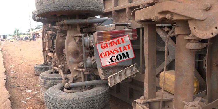 KANKAN: UN CAMION SE REVERSE SUR DES MOTOS