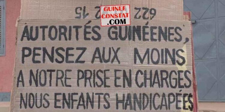 N&rsquo;Zérékoré: DES PERSONNES VIVANT AVEC HANDICAP NOTAMMENT LES MALVOYANTS DANS LA RUE.