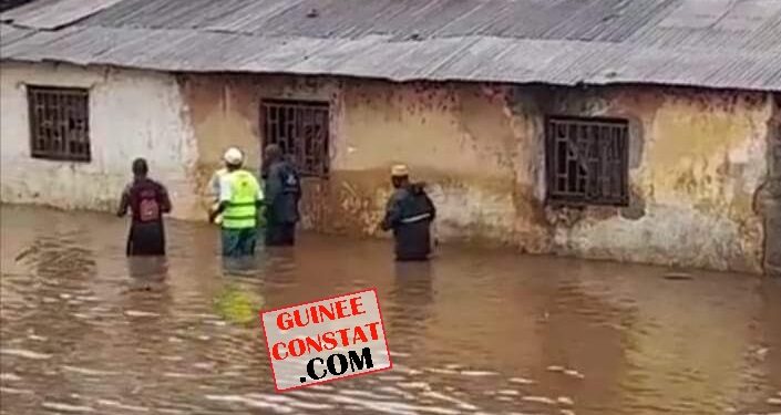 Conakry : PLUSIEURS CONCESSIONS FAMILIALES INONDÉES À TAOUYAH APRÈS UNE FORTE PLUIE