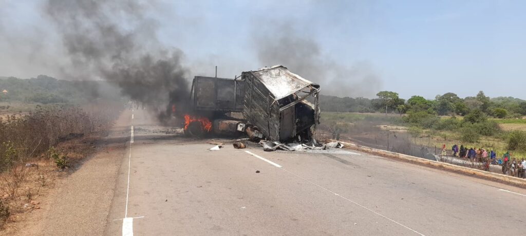 Mamou: UN CORPS CARBONISÉ DANS UN GRAVE ACCIDENT DE LA ROUTE !