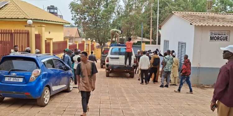 Labé : UN APPRENTI CHAUFFEUR CHUTE D’UN CAMION ET MEURT ÉCRASÉ À NADHEL